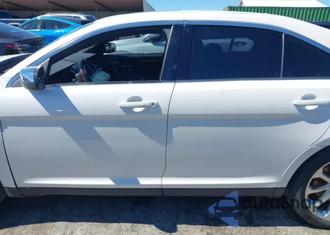 2018 Ford Taurus Limited z USA, uszkodzony, nr VIN 1FAHP2F85JG118664